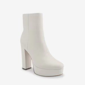 Off White Marc Fisher Rublia Bootie Sz 7, great condition